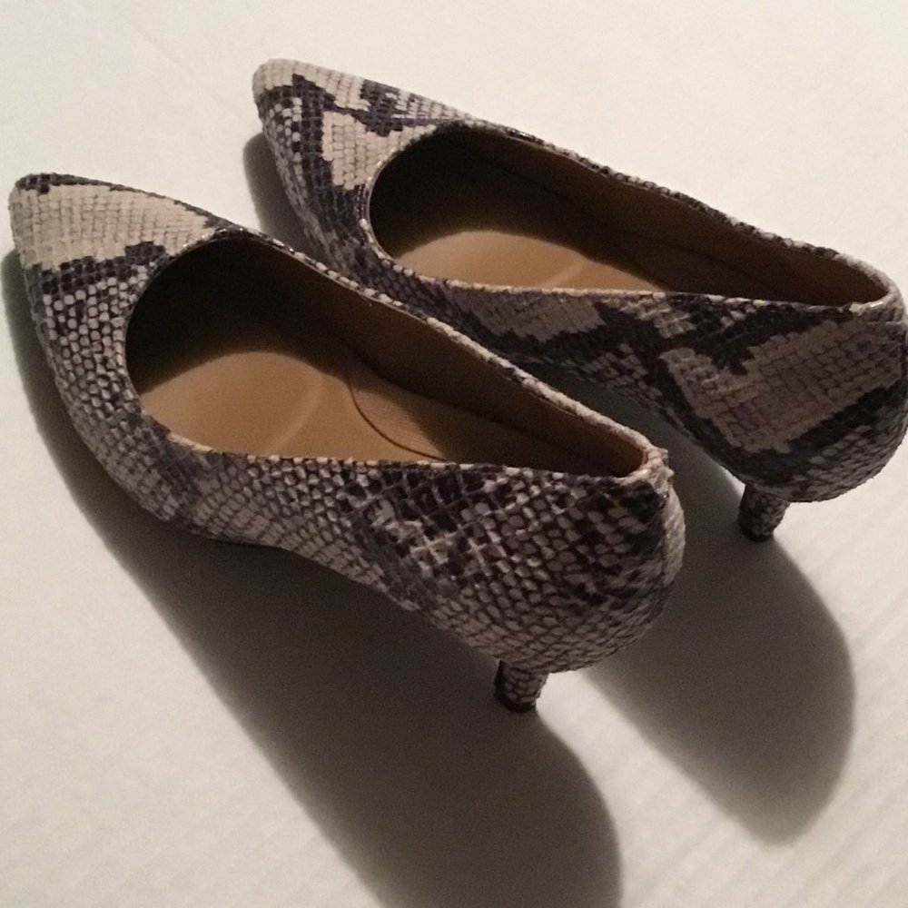 AEROSOLES lady's Rochester heels size 8 Wide in box - Picture 13 of 16